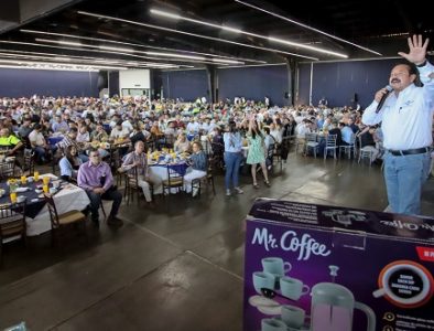 Celebran a más de mil 800 papás trabajadores, el corazón del Gobierno municipal de Durango