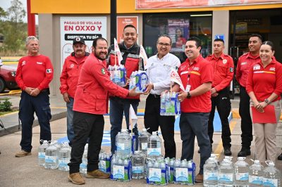 Donan 10 mil litros de agua para enfrentar afectaciones por lluvias en Durango