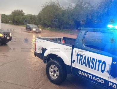 Cierran avenidas en Santiago Papasquiaro por acumulación de agua tras lluvias intensas