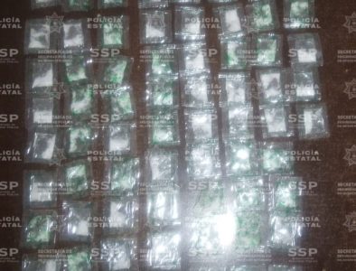 Aseguran más de 100 dosis de droga en mochila abandonada en Lerdo