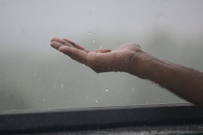 Lluvias moderadas y ambiente caluroso marcarán el inicio de semana en Durango
