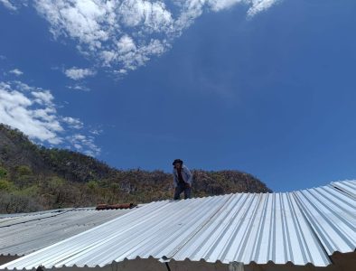 Instalan techos firmes en comunidades rurales de Tamazula para mejorar viviendas