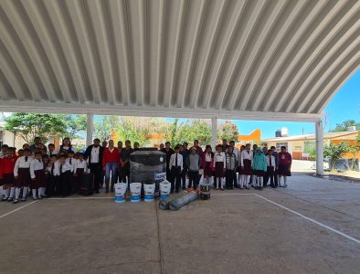 Entrega Silvia Rangel material de construcción y limpieza para escuelas de comunidades