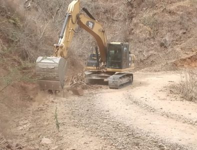 Antonio Herrera supervisa rehabilitación de caminos rurales para mejorar conectividad en Otáez