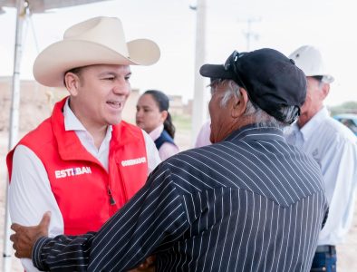 Vecinos de El Conejo reconocen a Esteban Villegas y Toño Ochoa por obra de drenaje