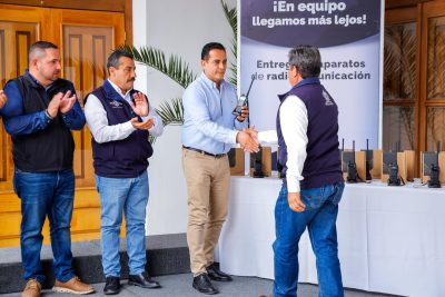 Entregan radios a Inspectores Municipales para reforzar operativos en Durango