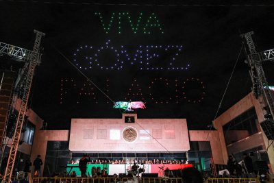 Espectáculo de drones deslumbra a gomezpalatinos tras el Grito de Independencia