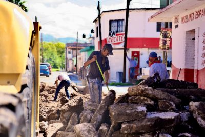 Karen Pérez da respuesta a peticiones ciudadanas en Santiago Papasquiaro