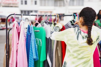 Realiza Karen Pérez bazar Círculo Rosa en Santiago Papasquiaro