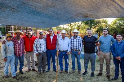 Entrega César Salas apoyos al sector ganadero en Vicente Guerrero