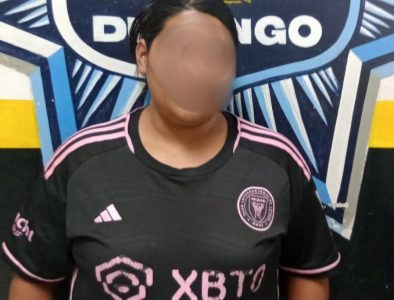 Policías Municipales detienen a mujer por agredir a elementos preventivos