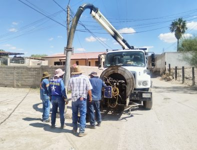 En Gómez Palacio atienden demanda de vecinos por problemas de drenaje sanitario