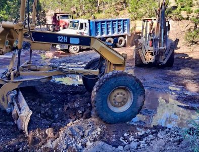 Rehabilitan caminos rurales en Santiago Papasquiaro tras concluir la temporada de lluvias