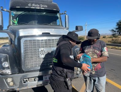 Auxilia Protección Civil a viajantes varados ante el cierre de carreteras