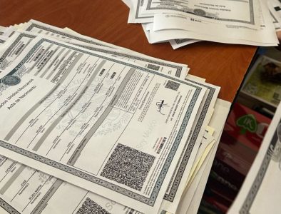Detiene a dos personas en flagrancia por venta de actas de nacimiento apócrifas