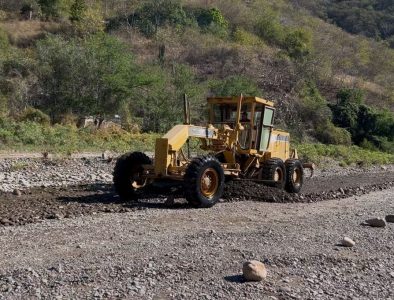 Rehabilita Ricardo Ochoa caminos en Tamazula al cierre de 2025