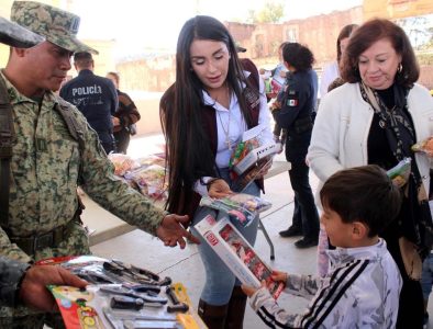 Ruta de aguinaldos y juguetes recorre comunidades de Santiago Papasquiaro