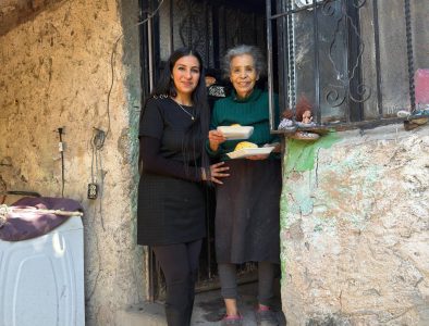 Lupita Barrón, Presidenta del DIF Otáez comparte Rosca de Reyes con ciudadanos