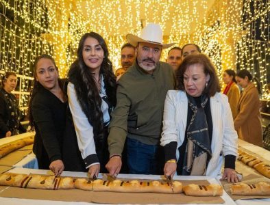 Encabeza Presidenta Karen Pérez tradicional rosca de reyes  en Santiago Papasquiaro