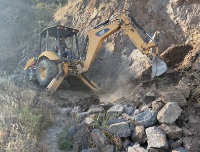 Aperturan camino en el barrio Argentina de Topia