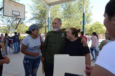 Realiza Armando García Audiencia con el Pueblo en Los Ángeles, Poanas