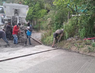 Avanza pavimentación de vialidad en el barrio Argentina, en Topia