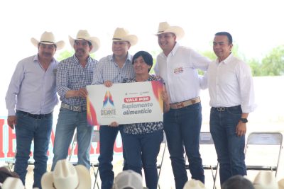 Entregan suplemento alimenticio para ganado en Vicente Guerrero