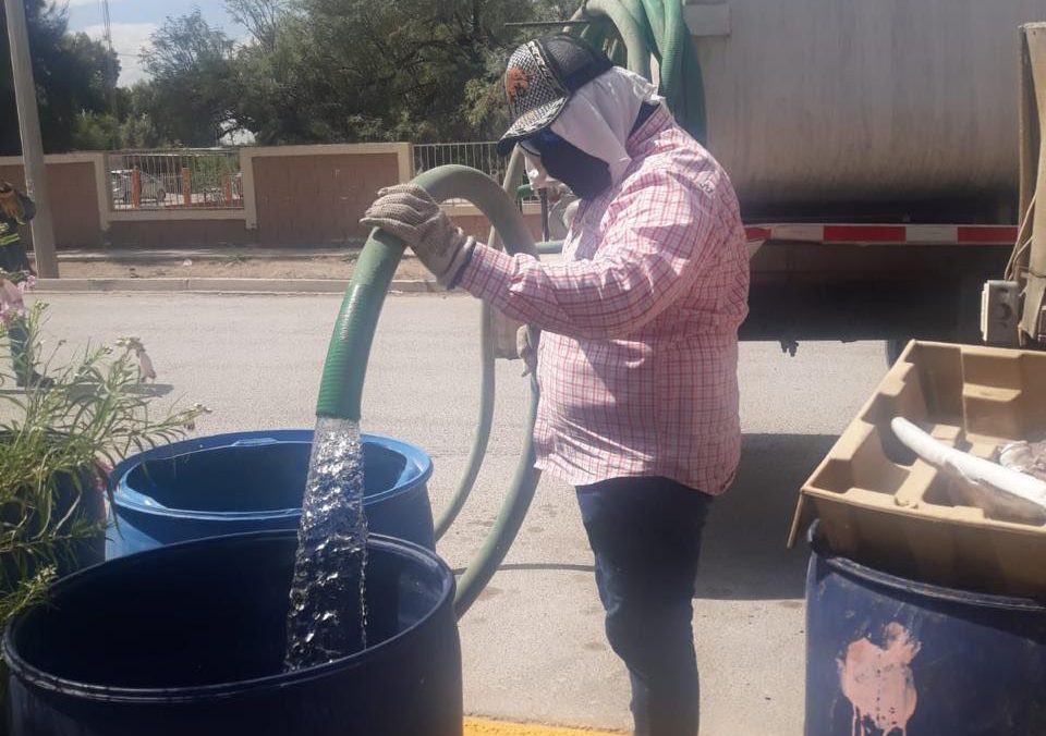Distribuyen 300 mil litros de agua potable en comunidades rurales de Gómez Palacio